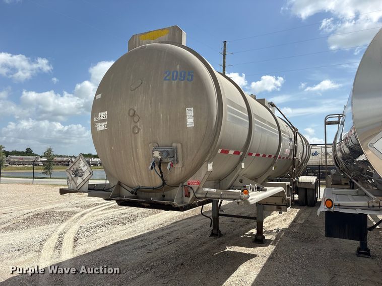 1982 Reliable Tank Inc. fuel trailer