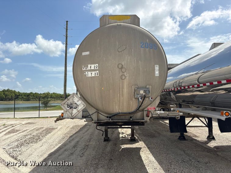 image for item EU0821 1982 Reliable Tank Inc. fuel trailer