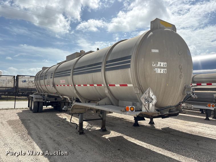 image for item EU0821 1982 Reliable Tank Inc. fuel trailer