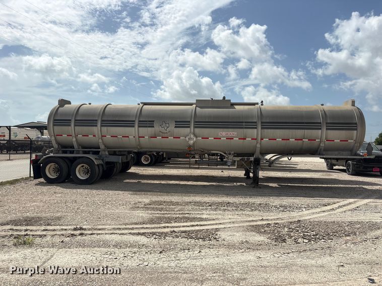 image for item EU0821 1982 Reliable Tank Inc. fuel trailer