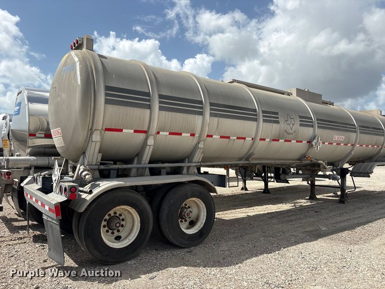 image for item EU0821 1982 Reliable Tank Inc. fuel trailer