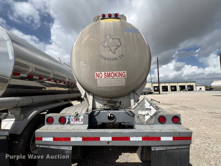 image for item EU0821 1982 Reliable Tank Inc. fuel trailer
