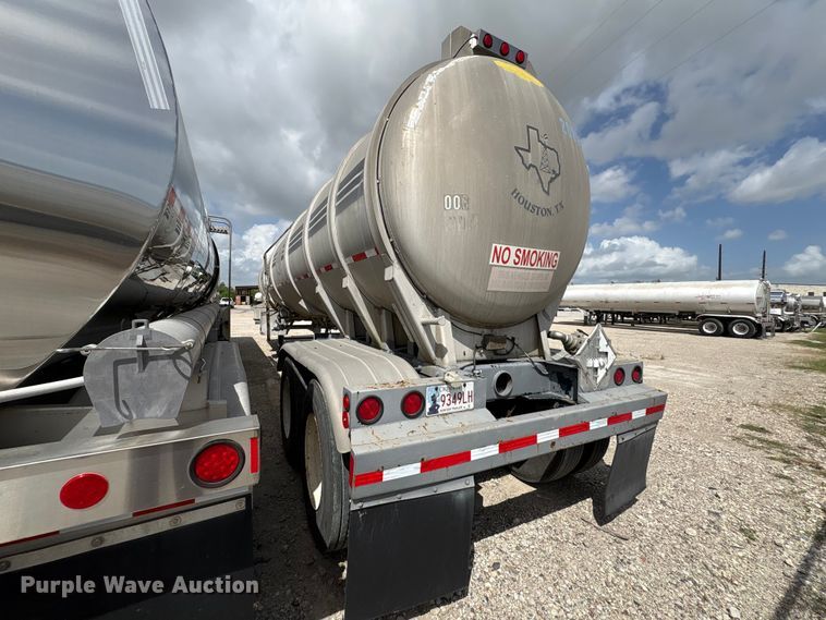image for item EU0821 1982 Reliable Tank Inc. fuel trailer