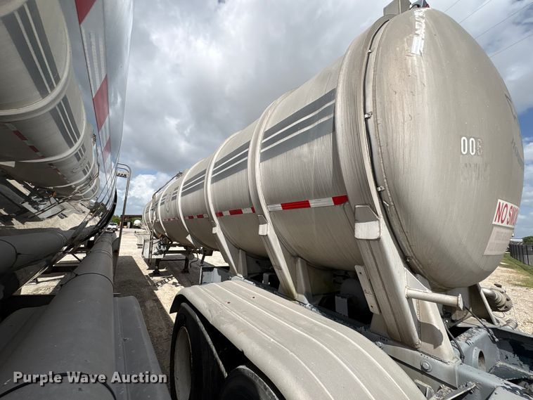 image for item EU0821 1982 Reliable Tank Inc. fuel trailer