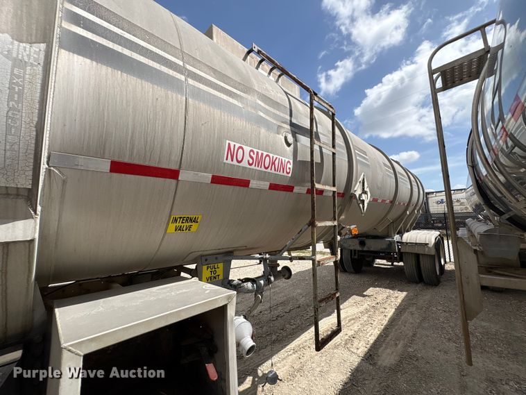 image for item EU0821 1982 Reliable Tank Inc. fuel trailer