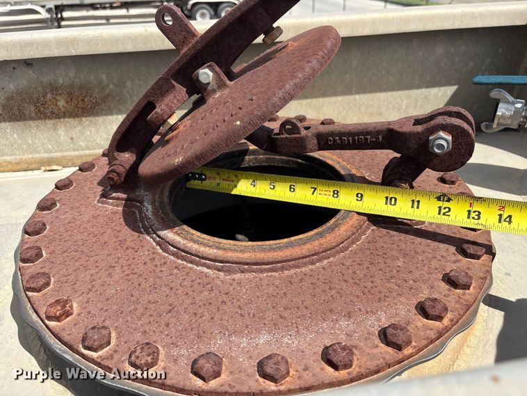 image for item EU0821 1982 Reliable Tank Inc. fuel trailer