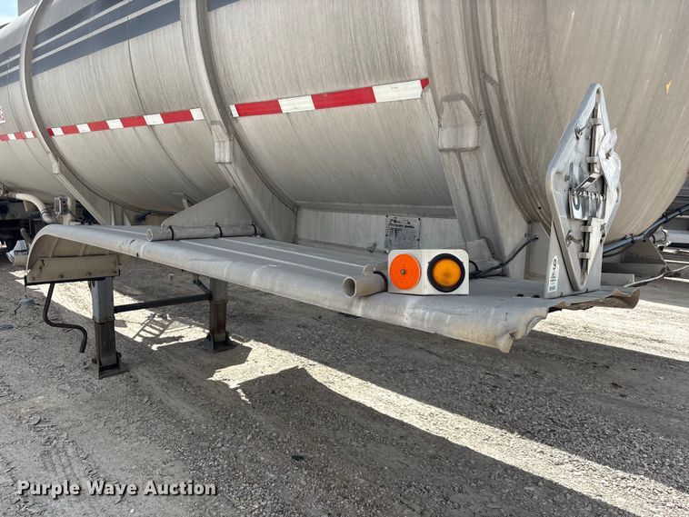image for item EU0821 1982 Reliable Tank Inc. fuel trailer