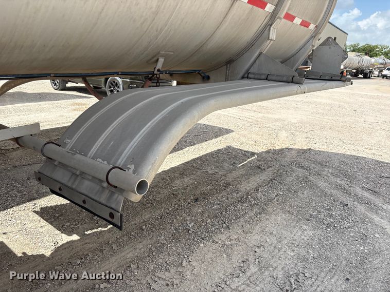 image for item EU0821 1982 Reliable Tank Inc. fuel trailer