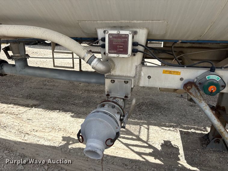 image for item EU0821 1982 Reliable Tank Inc. fuel trailer