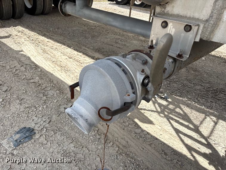 image for item EU0821 1982 Reliable Tank Inc. fuel trailer