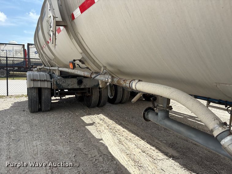 image for item EU0821 1982 Reliable Tank Inc. fuel trailer