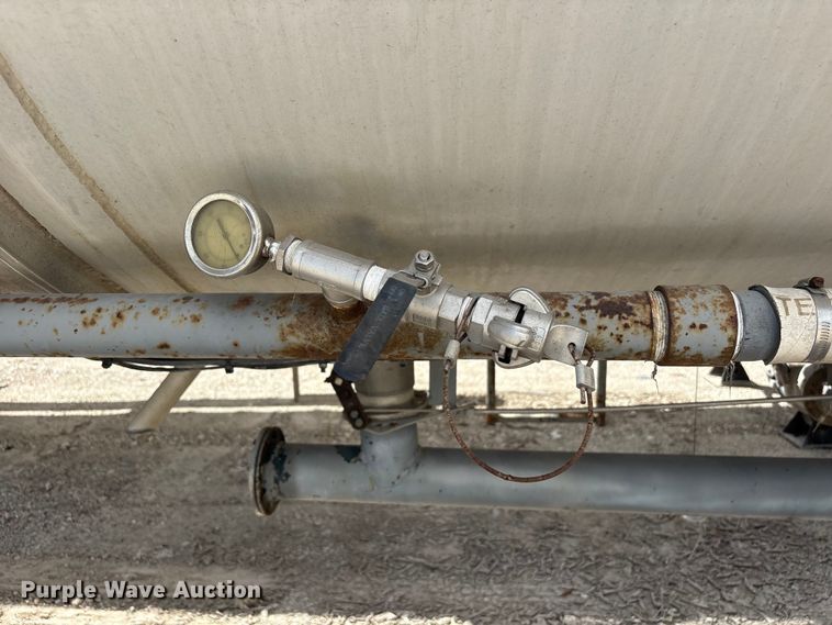 image for item EU0821 1982 Reliable Tank Inc. fuel trailer