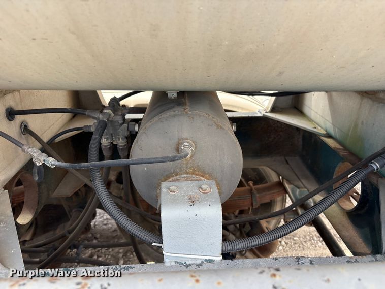 image for item EU0821 1982 Reliable Tank Inc. fuel trailer