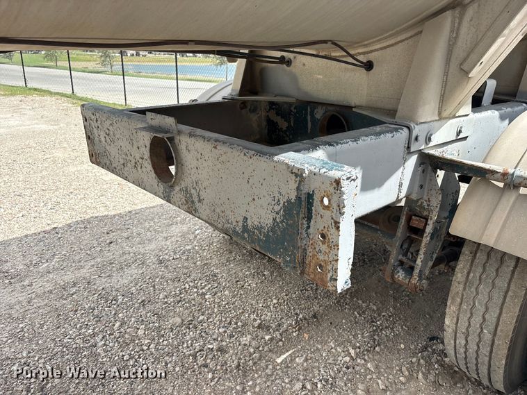 image for item EU0821 1982 Reliable Tank Inc. fuel trailer
