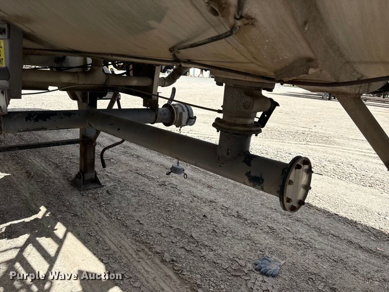 image for item EU0821 1982 Reliable Tank Inc. fuel trailer