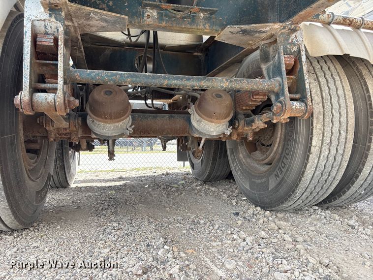 image for item EU0821 1982 Reliable Tank Inc. fuel trailer