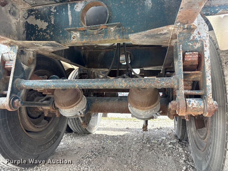 image for item EU0821 1982 Reliable Tank Inc. fuel trailer