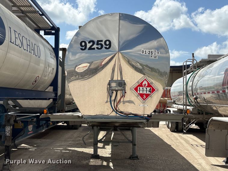 image for item EU0873 1984 Heil fuel trailer