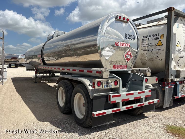 image for item EU0873 1984 Heil fuel trailer