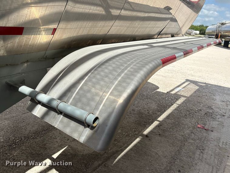 image for item EU0873 1984 Heil fuel trailer