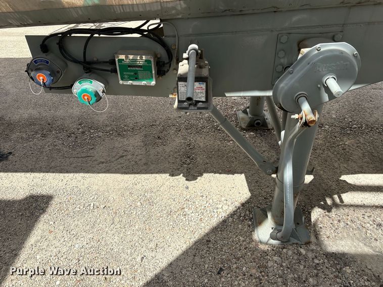 image for item EU0873 1984 Heil fuel trailer