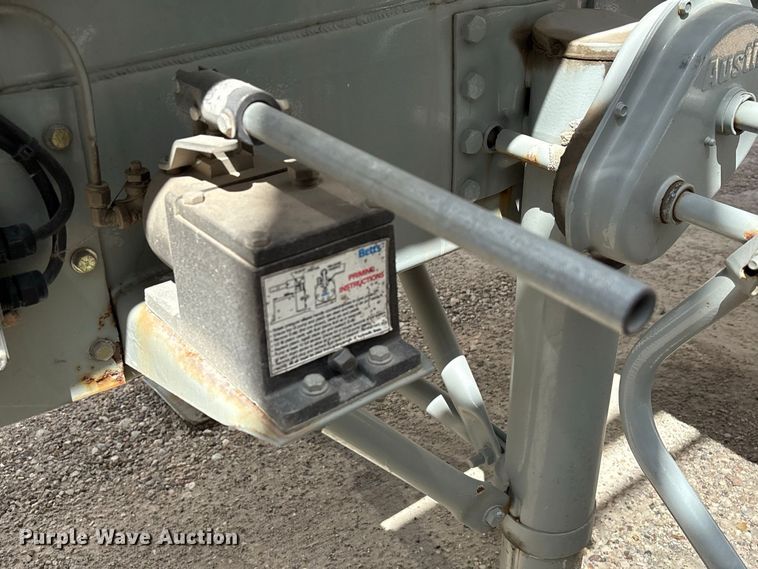 image for item EU0873 1984 Heil fuel trailer