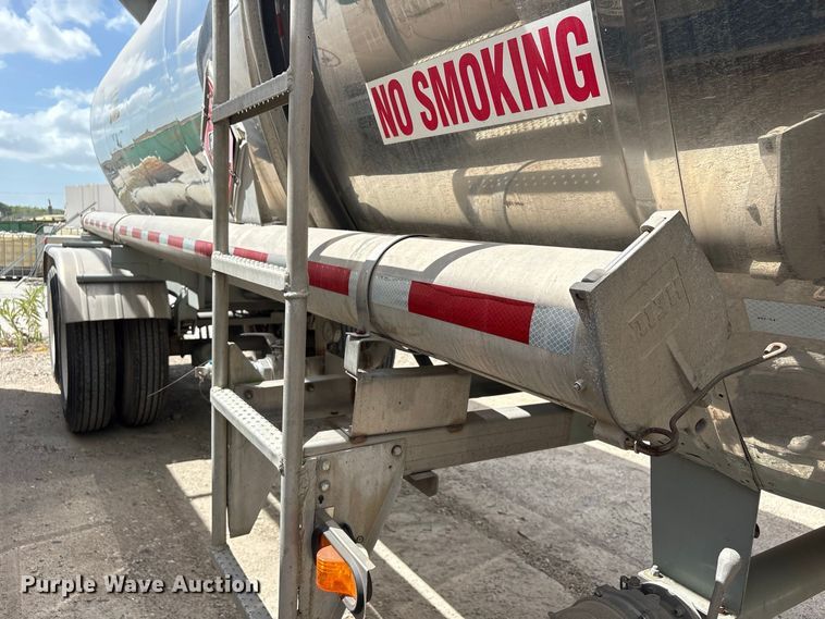 image for item EU0873 1984 Heil fuel trailer