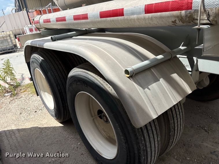 image for item EU0873 1984 Heil fuel trailer