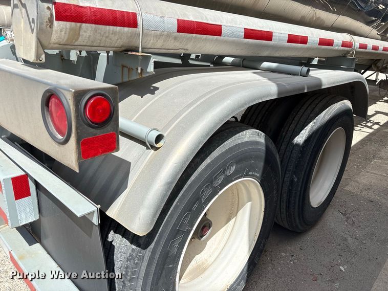image for item EU0873 1984 Heil fuel trailer