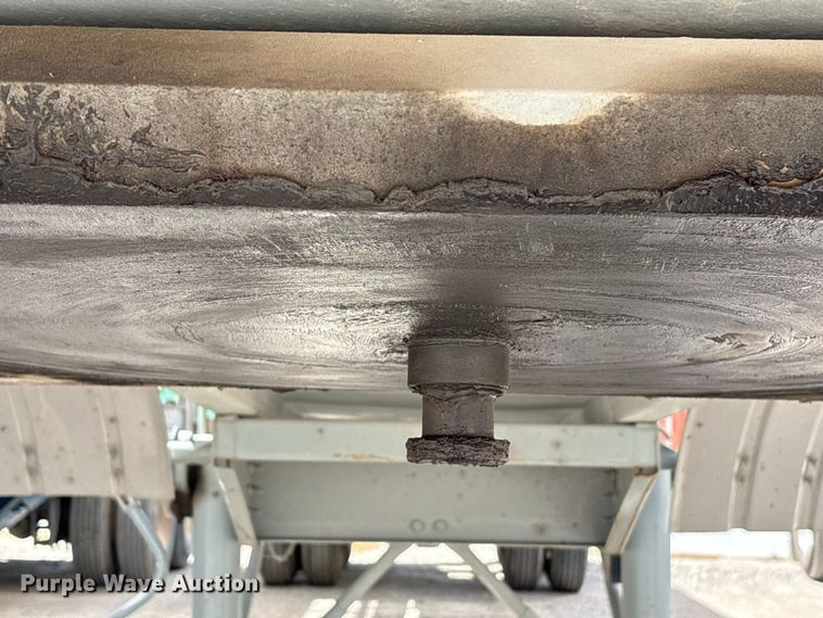 image for item EU0873 1984 Heil fuel trailer