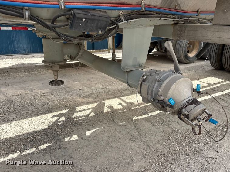 image for item EU0873 1984 Heil fuel trailer