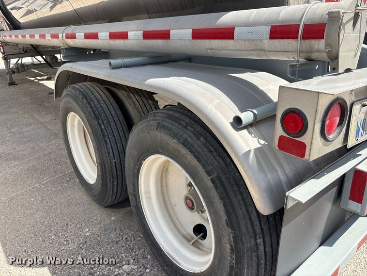 image for item EU0873 1984 Heil fuel trailer