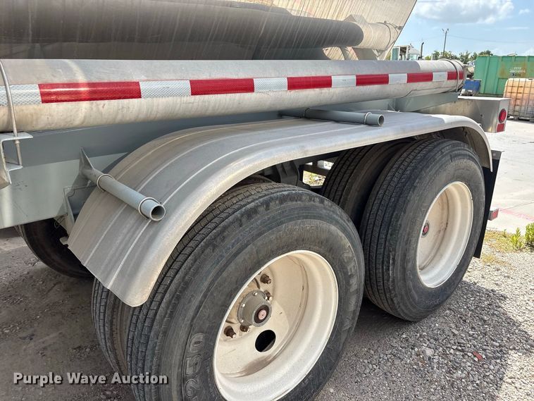 image for item EU0873 1984 Heil fuel trailer