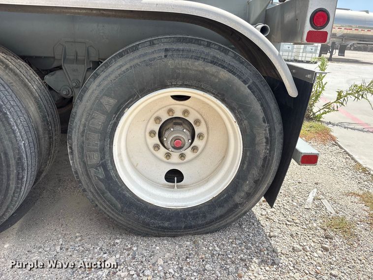 image for item EU0873 1984 Heil fuel trailer