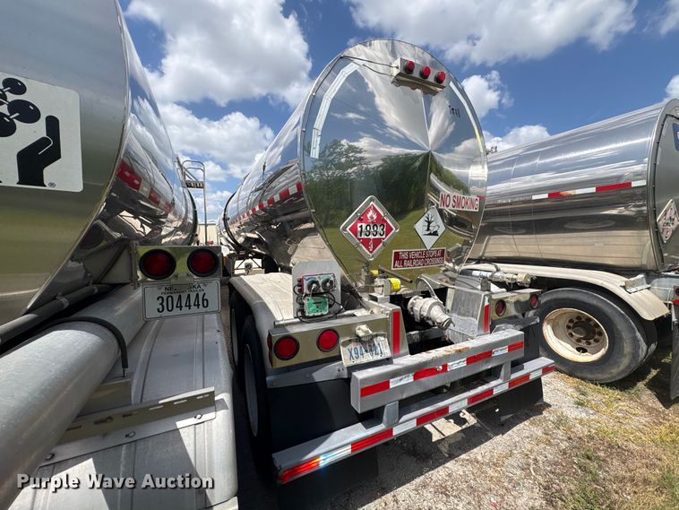 image for item EU0874 1999 Polar Tanks Trailers fuel trailer