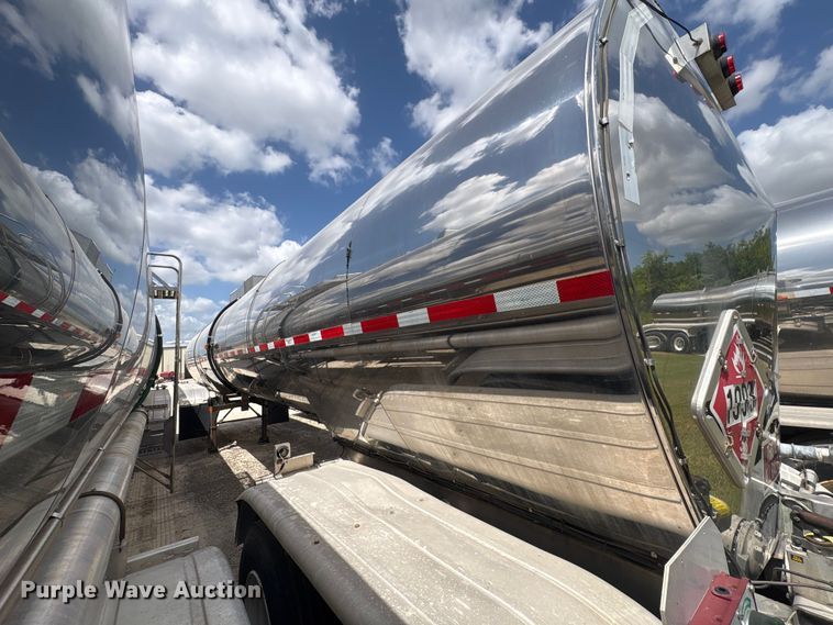 image for item EU0874 1999 Polar Tanks Trailers fuel trailer