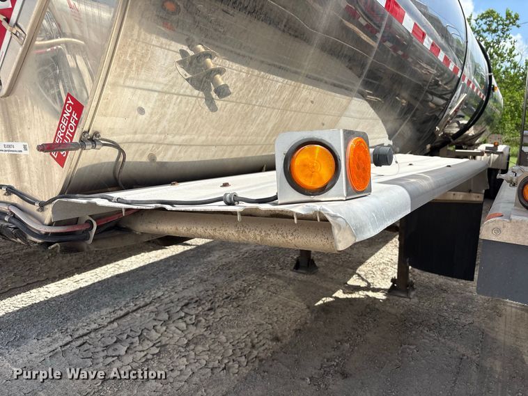 image for item EU0874 1999 Polar Tanks Trailers fuel trailer