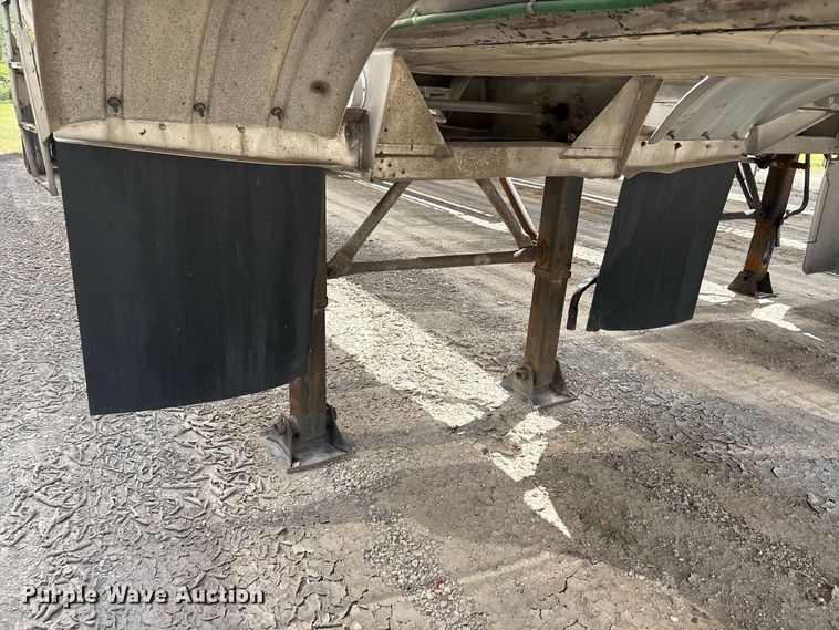 image for item EU0874 1999 Polar Tanks Trailers fuel trailer