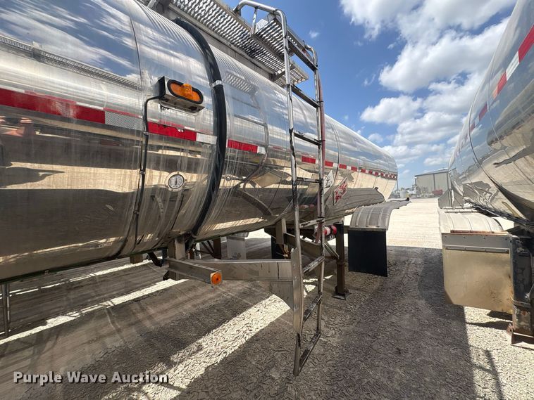 image for item EU0874 1999 Polar Tanks Trailers fuel trailer