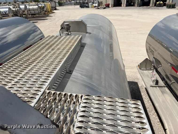 image for item EU0874 1999 Polar Tanks Trailers fuel trailer