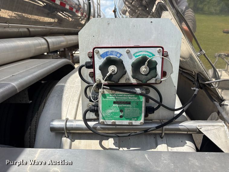 image for item EU0874 1999 Polar Tanks Trailers fuel trailer