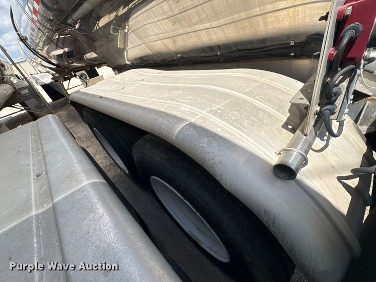 image for item EU0874 1999 Polar Tanks Trailers fuel trailer