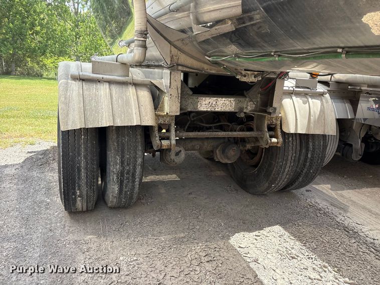 image for item EU0874 1999 Polar Tanks Trailers fuel trailer