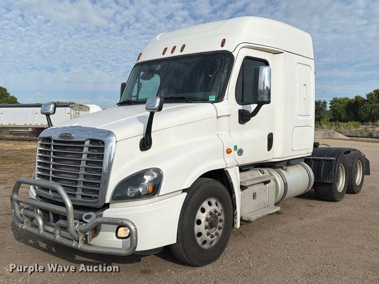 2016 Freightliner Cascadia 125 semi truck