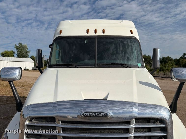 image for item EU0881 2016 Freightliner Cascadia 125 semi truck