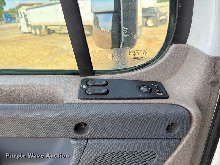 image for item EU0881 2016 Freightliner Cascadia 125 semi truck