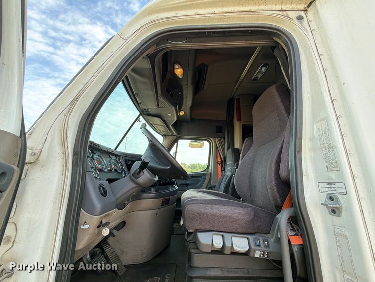 image for item EU0881 2016 Freightliner Cascadia 125 semi truck