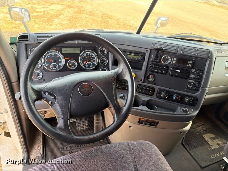 image for item EU0881 2016 Freightliner Cascadia 125 semi truck