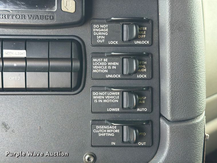 image for item EU0881 2016 Freightliner Cascadia 125 semi truck
