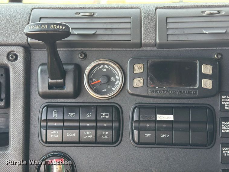 image for item EU0881 2016 Freightliner Cascadia 125 semi truck